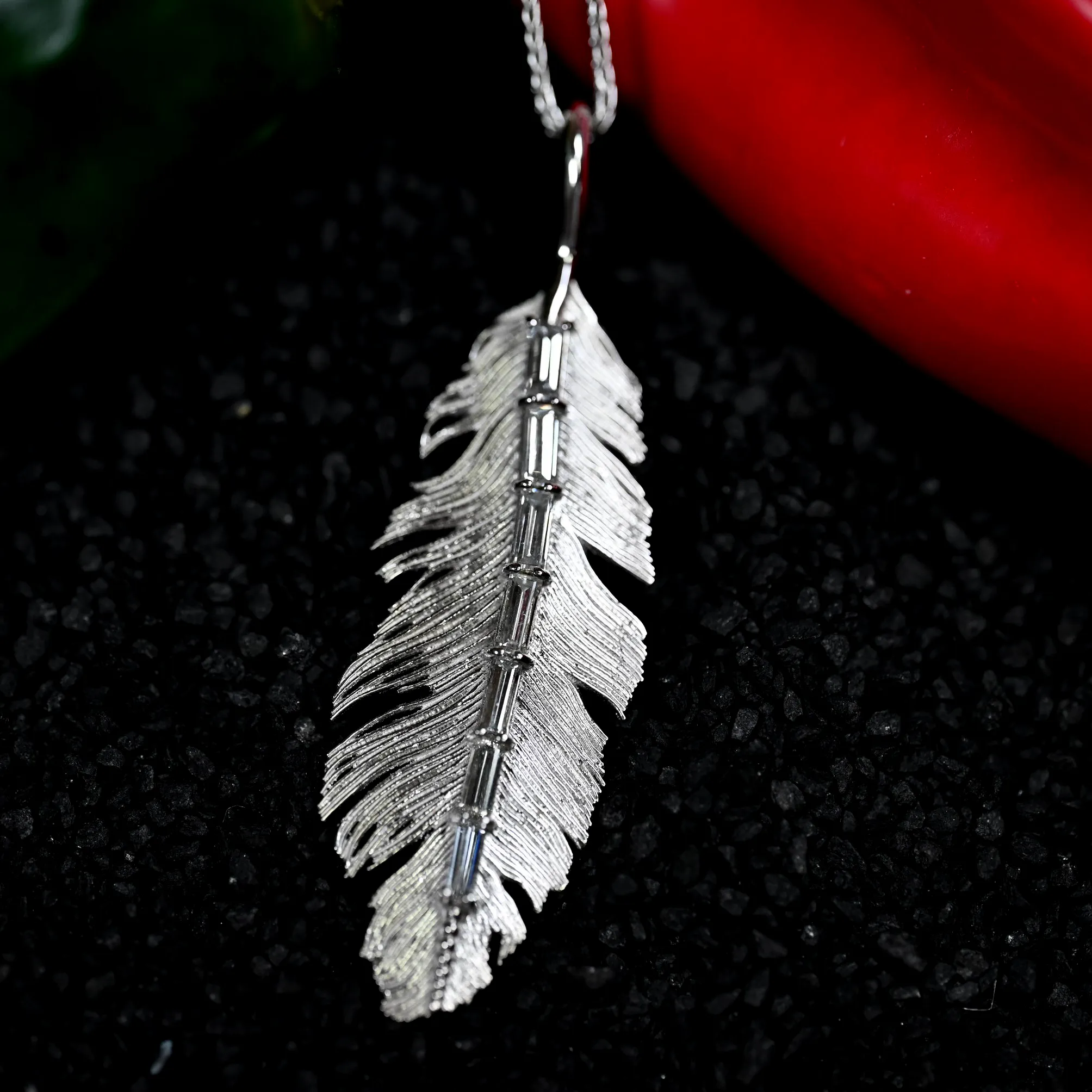 0.94ctw Diamond Fashion Feather Necklace