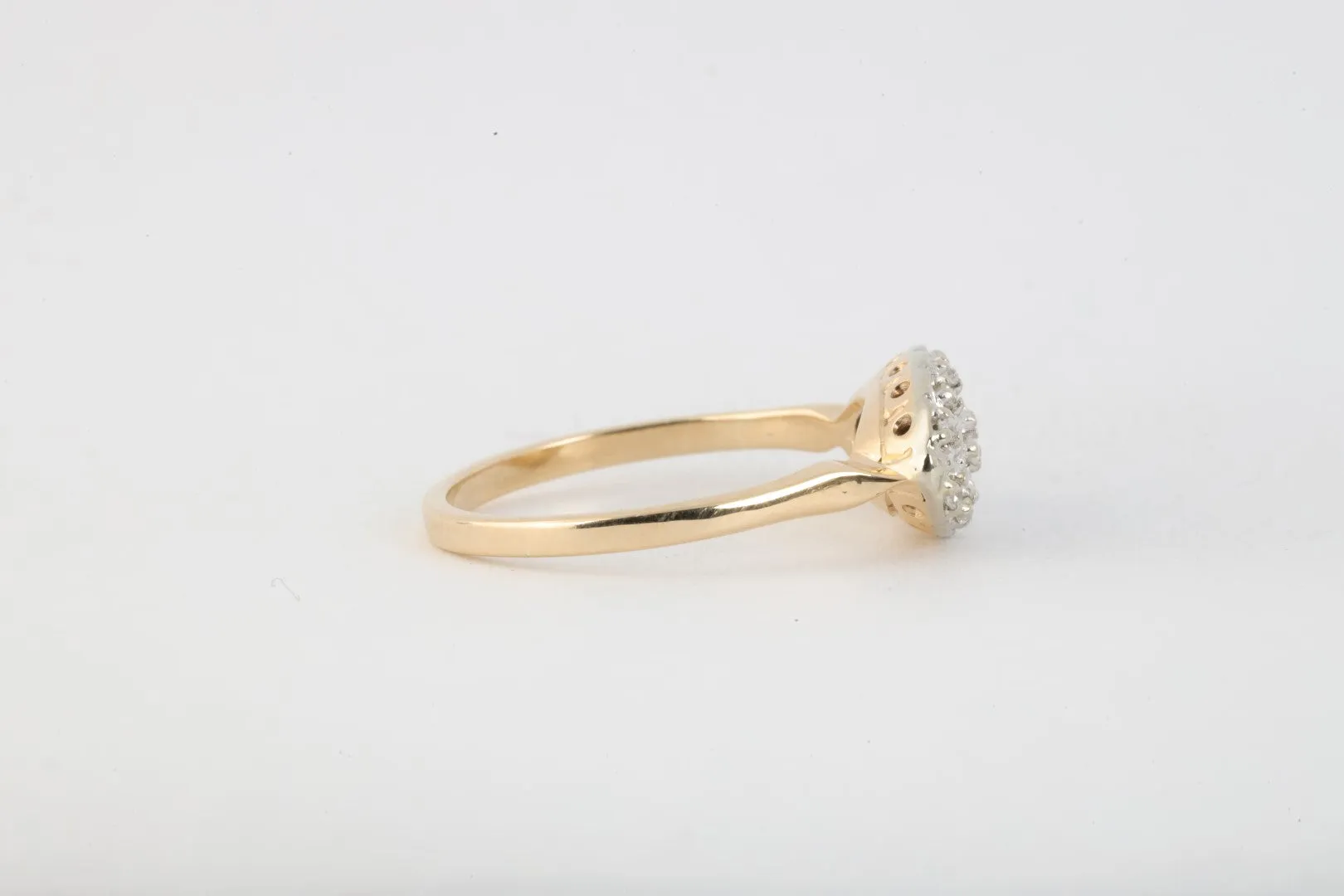 14k Two-Tone Gold 0.08tcw Diamond Fashion Ring Size 7.5 (2.89g.)