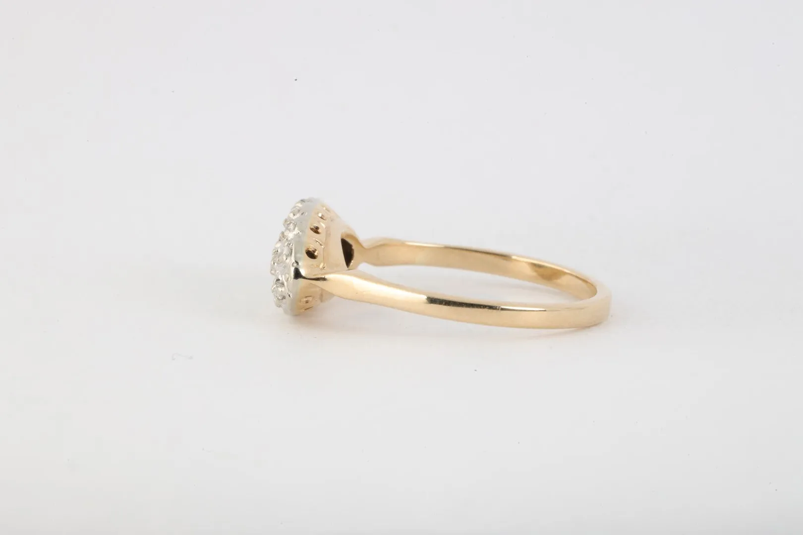 14k Two-Tone Gold 0.08tcw Diamond Fashion Ring Size 7.5 (2.89g.)