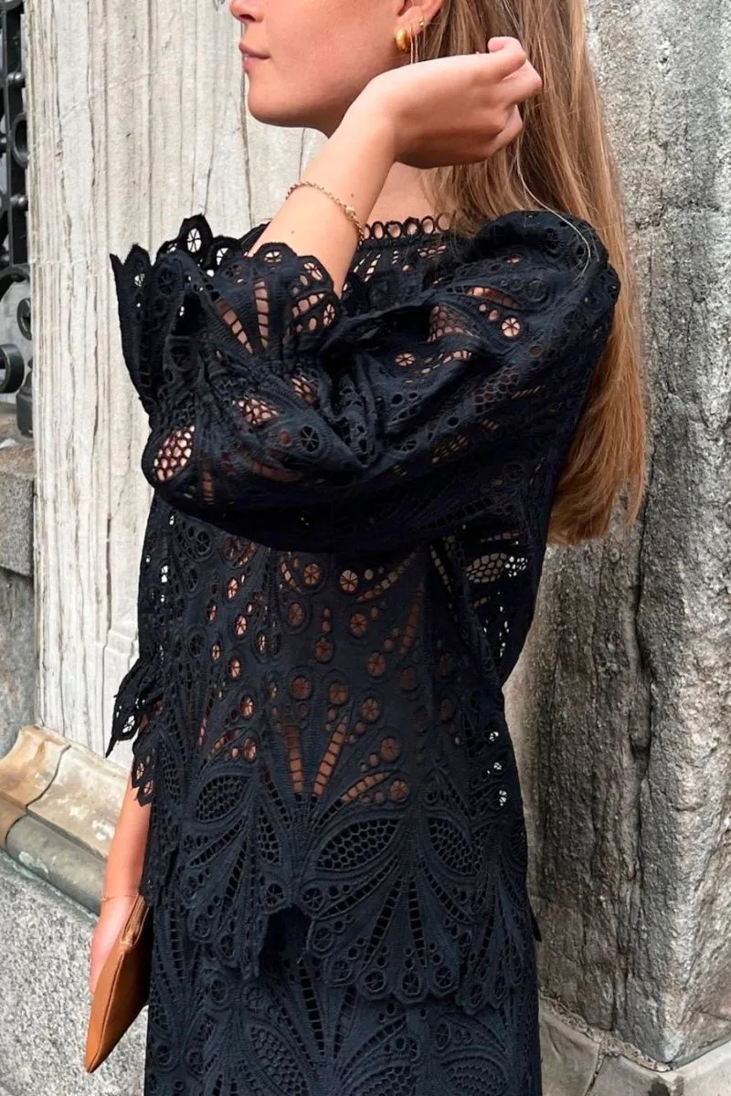 Adela Embroidery Blouse | Black | Bluse fra Neo Noir