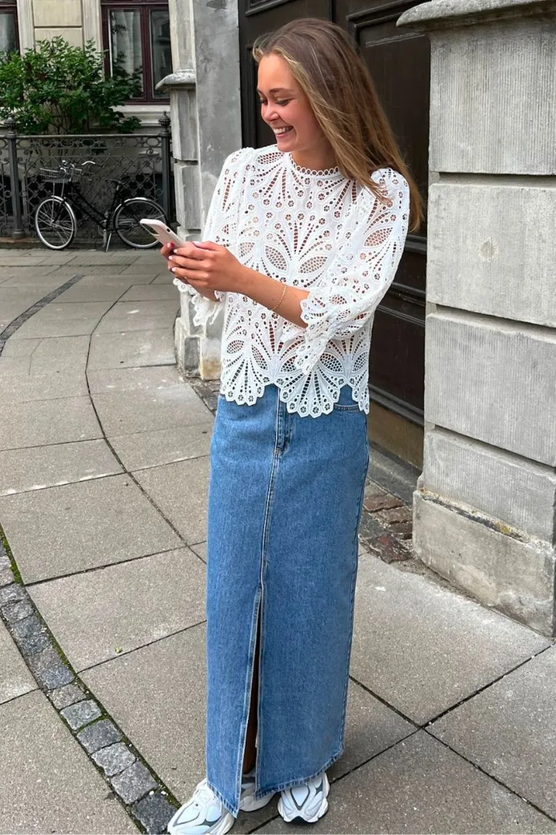 Adela Embroidery Blouse | Off White | Bluse fra Neo Noir