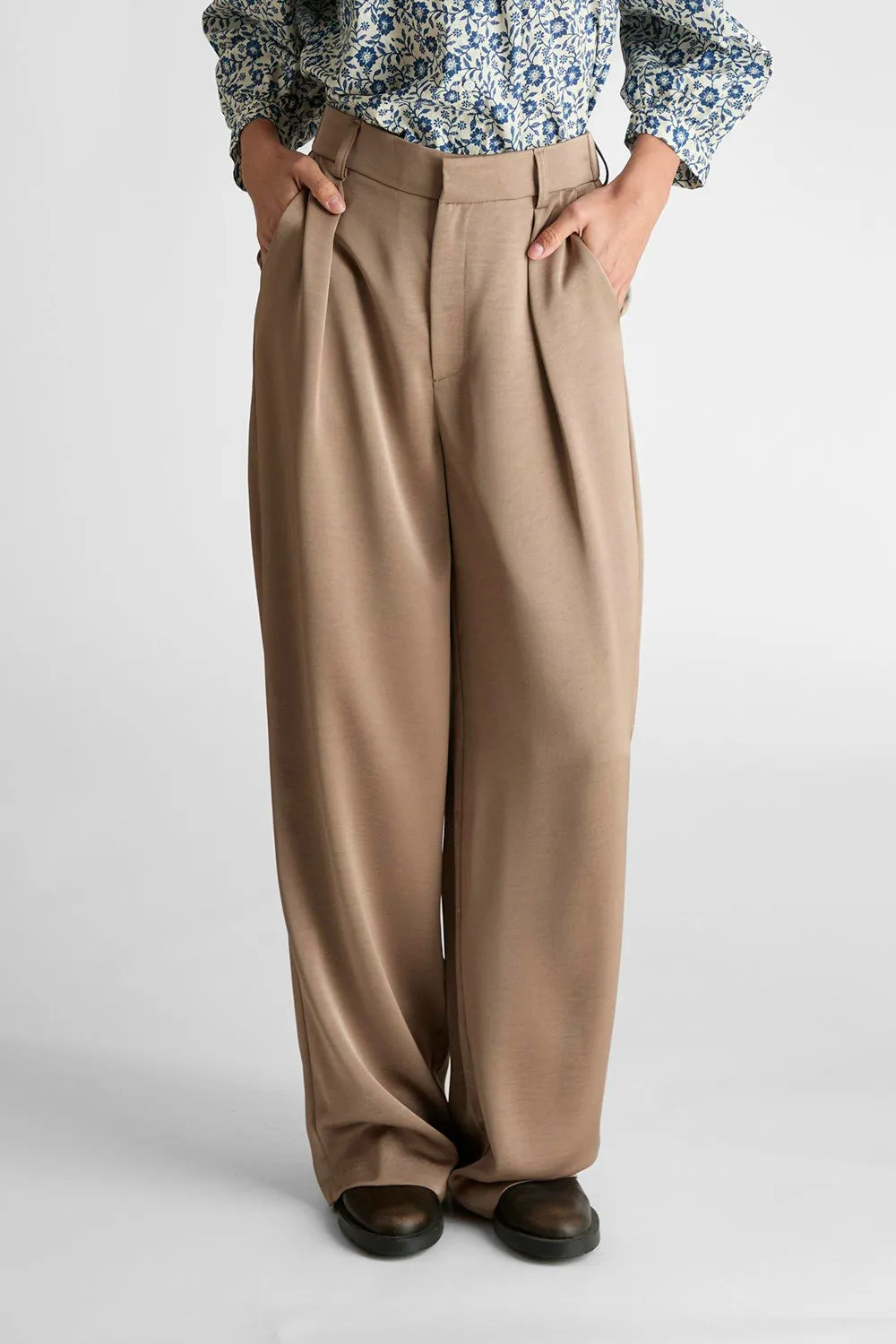 Alessandra Heavy Sateen Pants | Dark Taupe | Bukser fra Neo Noir