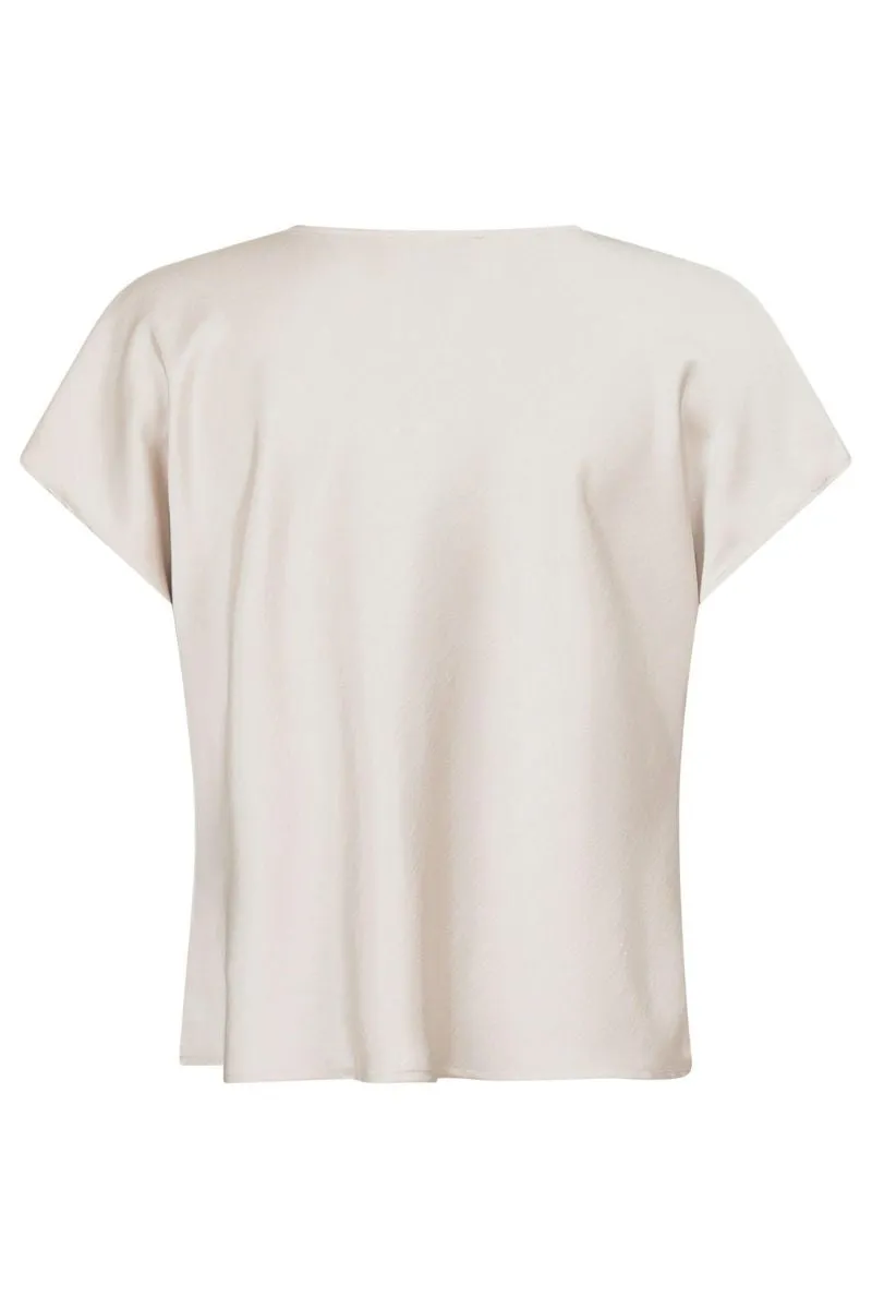 Annabeth Heavy Sateen Tee | Champagne | T-Shirt fra Neo Noir