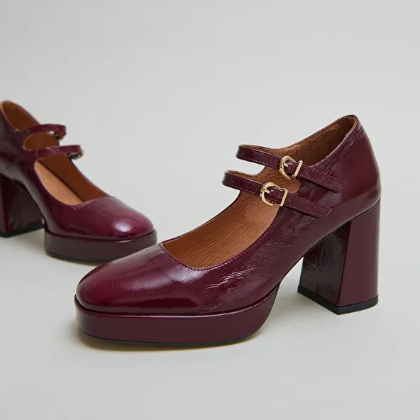 Babies with double straps and platforms in burgundy pleated patent