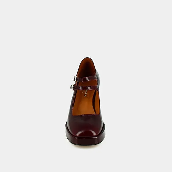 Babies with double straps and platforms in burgundy pleated patent