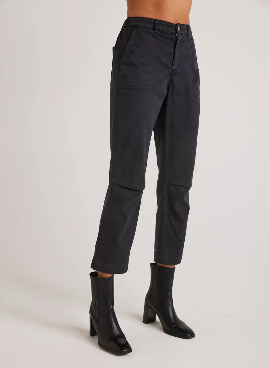 bella dahl Beau darted knee utility trouser in soft black