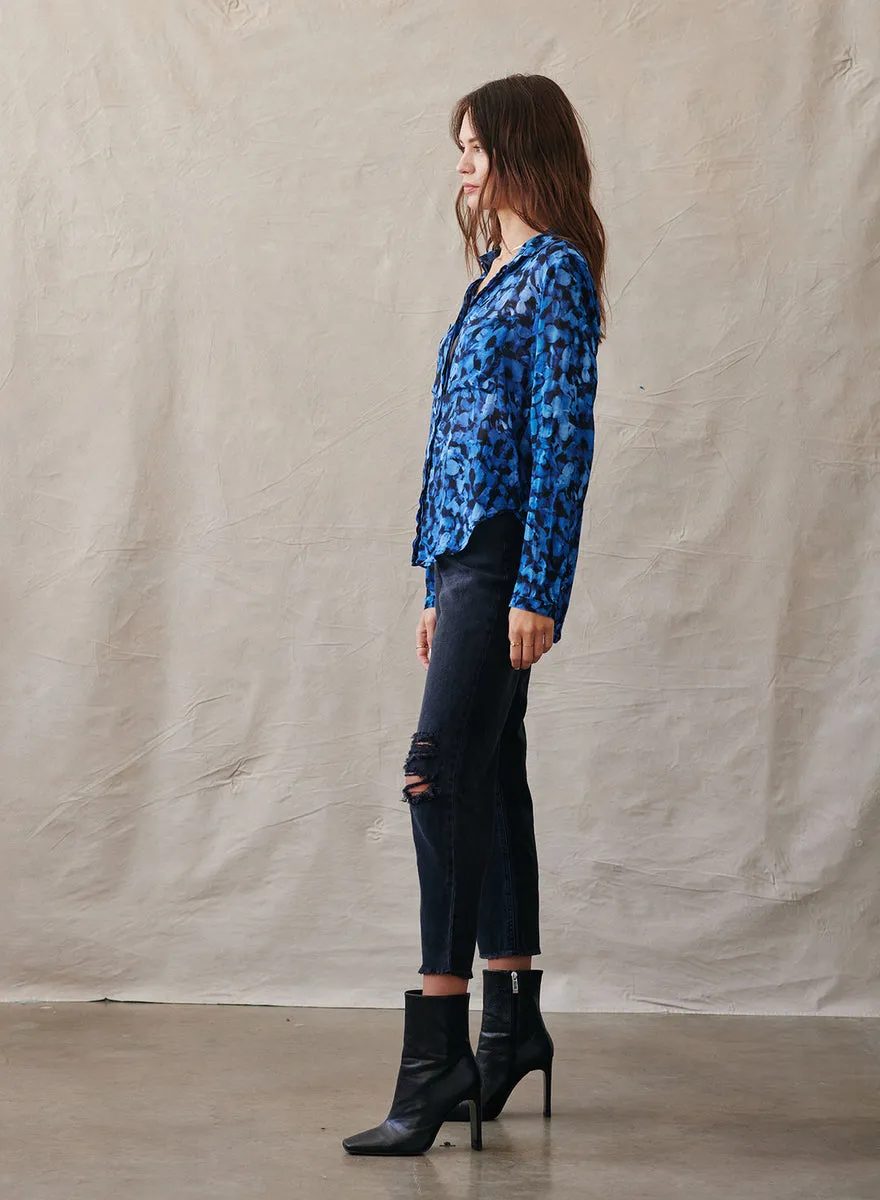 bella dahl button down hipster shirt in cobalt floral