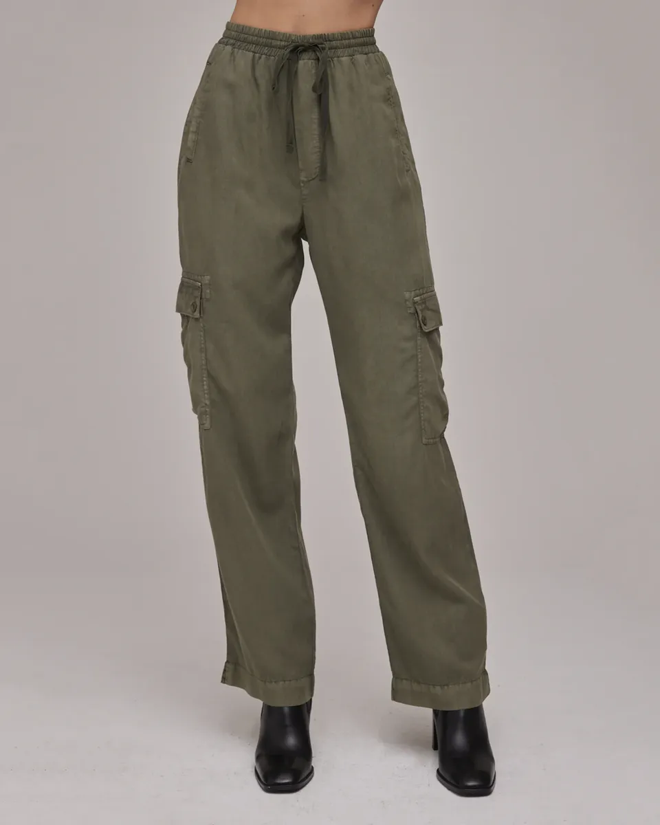 Bella Dahl Cargo Pant in Herb Green