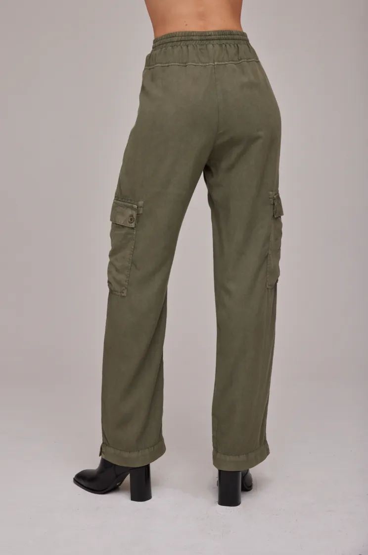 Bella Dahl Cargo Pant in Herb Green