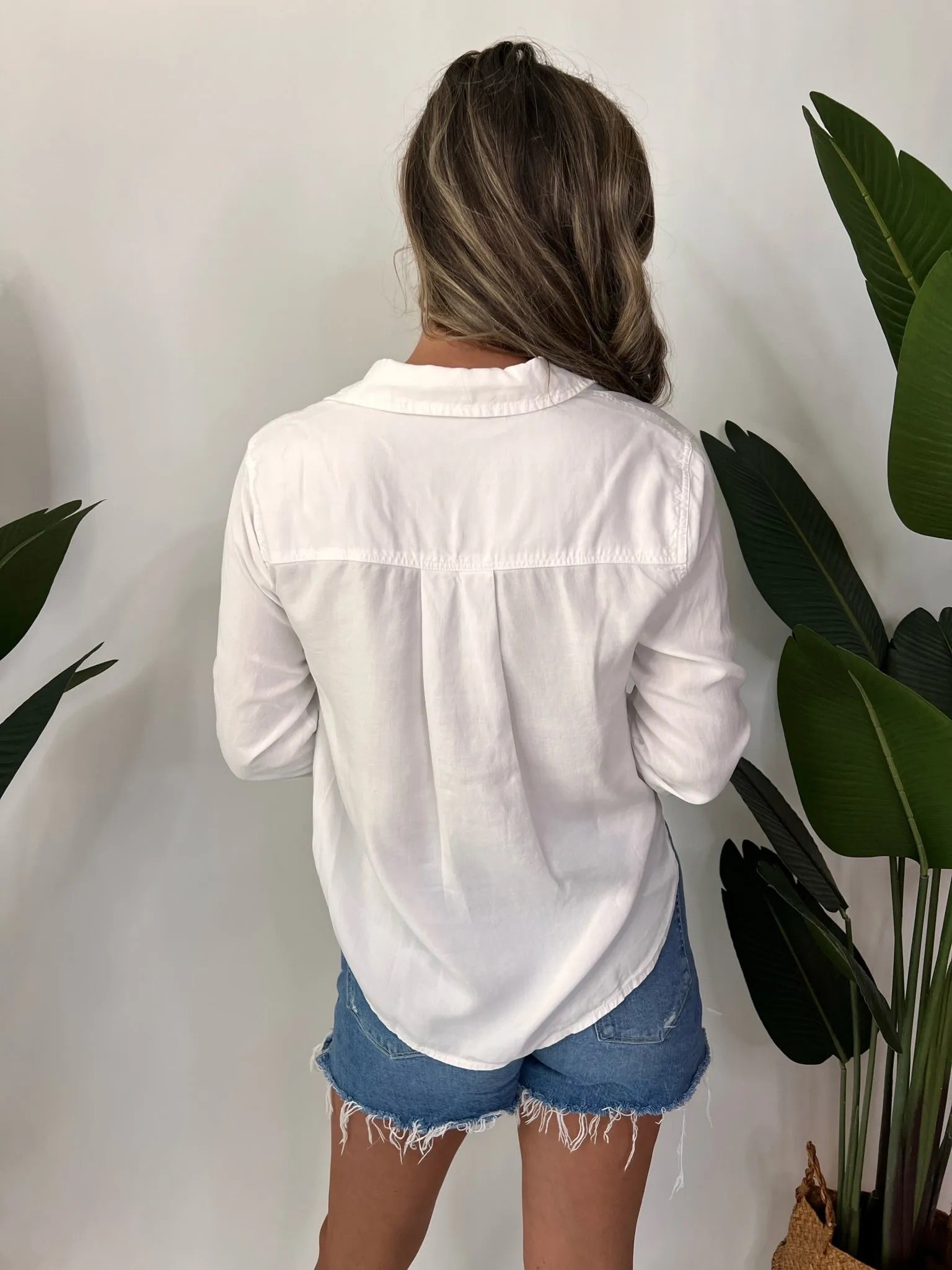 Bella Dahl Dart Front Pocket Button Down White