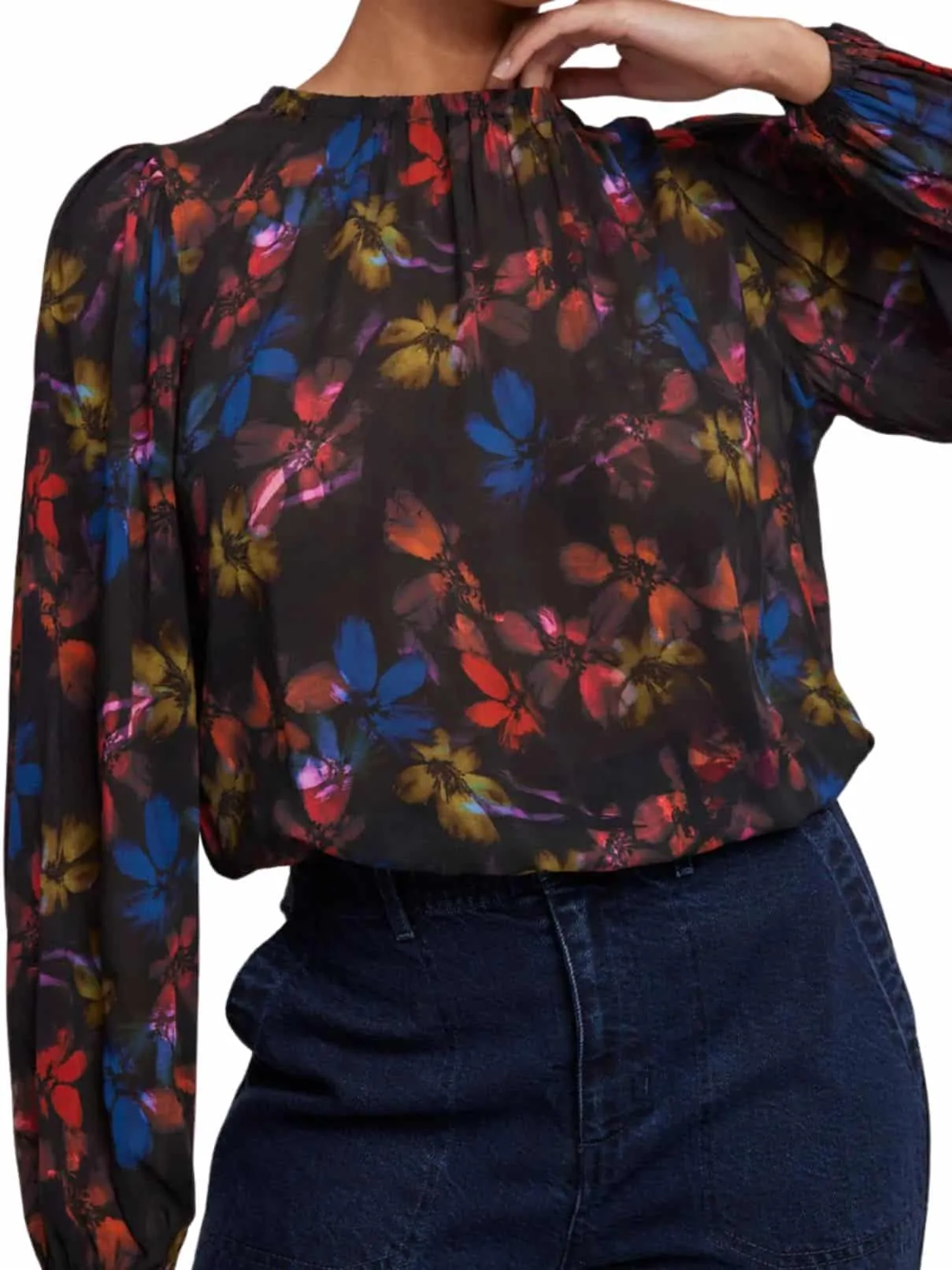 Bella Dahl Ealastic Shirred Neckline Blouse in Evening Garden Print