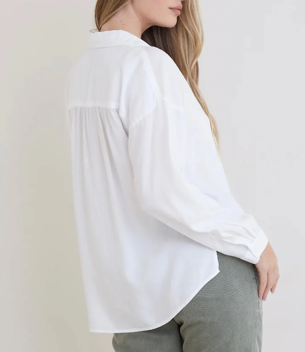 bella dahl long sleeve high low hem shirt in white