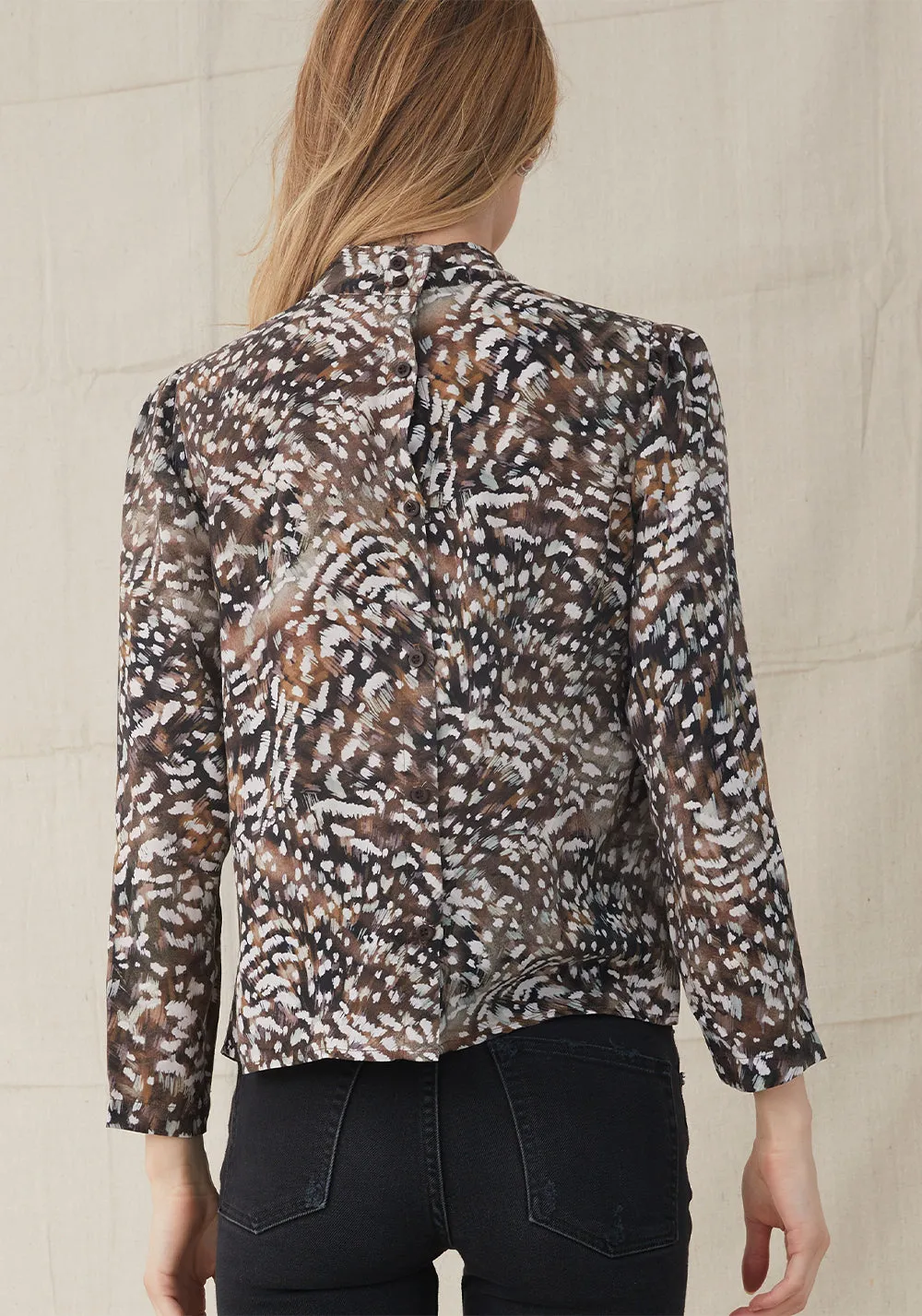 Bella Dahl - Mock Neck Button Back Top - Brushed Feather Print