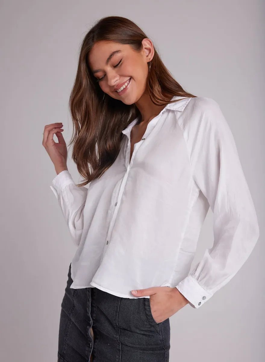 Bella Dahl Round Hem Bishop Sleeve Shirt in White