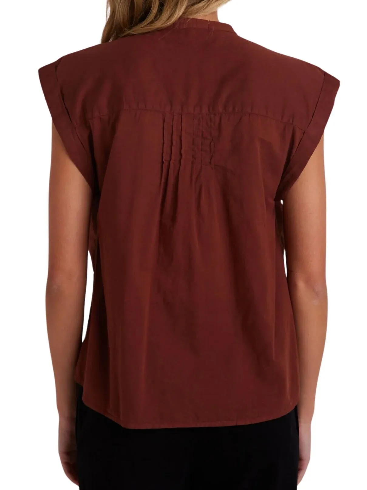 Bella Dahl S/S Pintuck Top in Cherry Mahogony