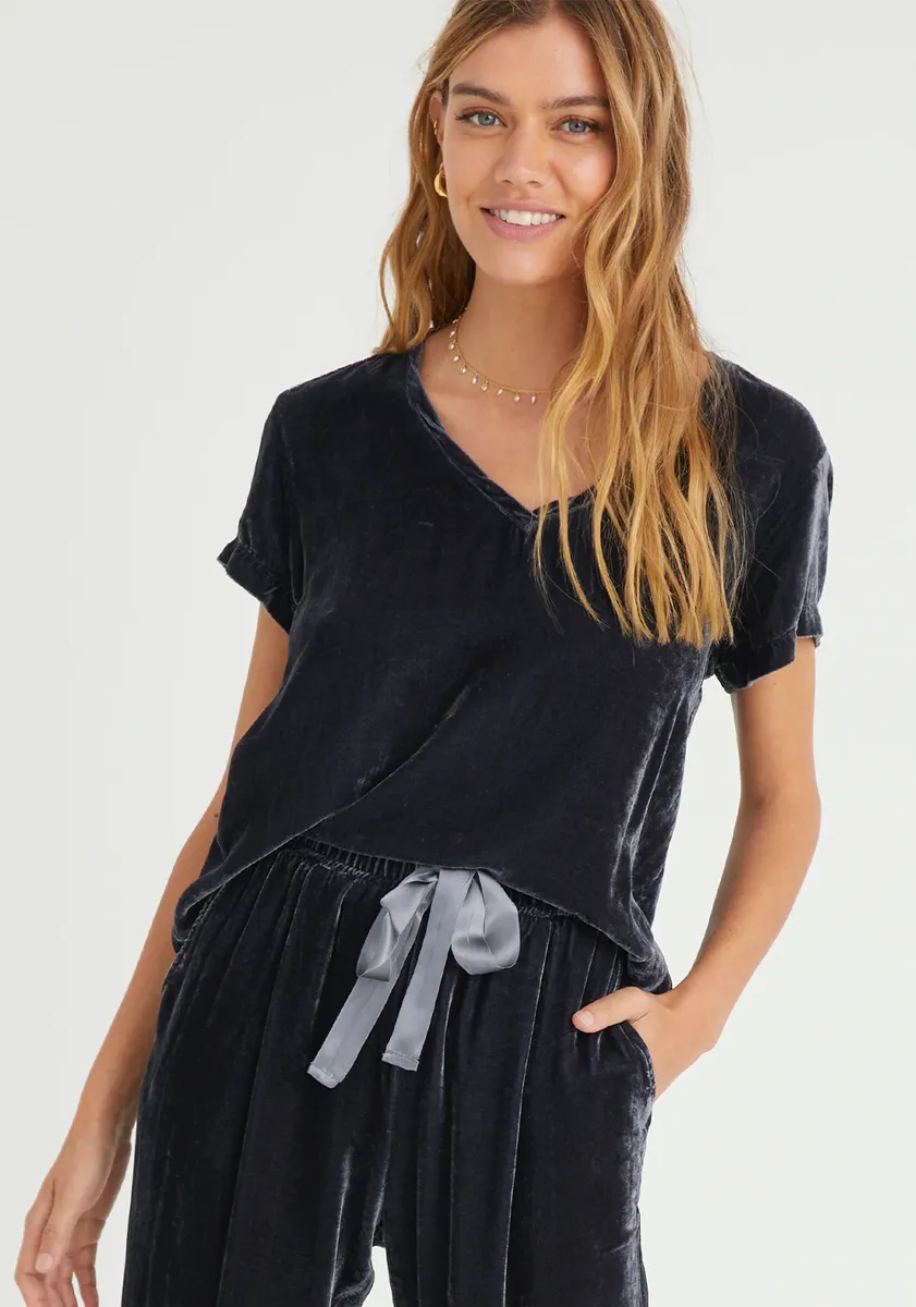 bella dahl v-neck tee rayon silk tee in glacier