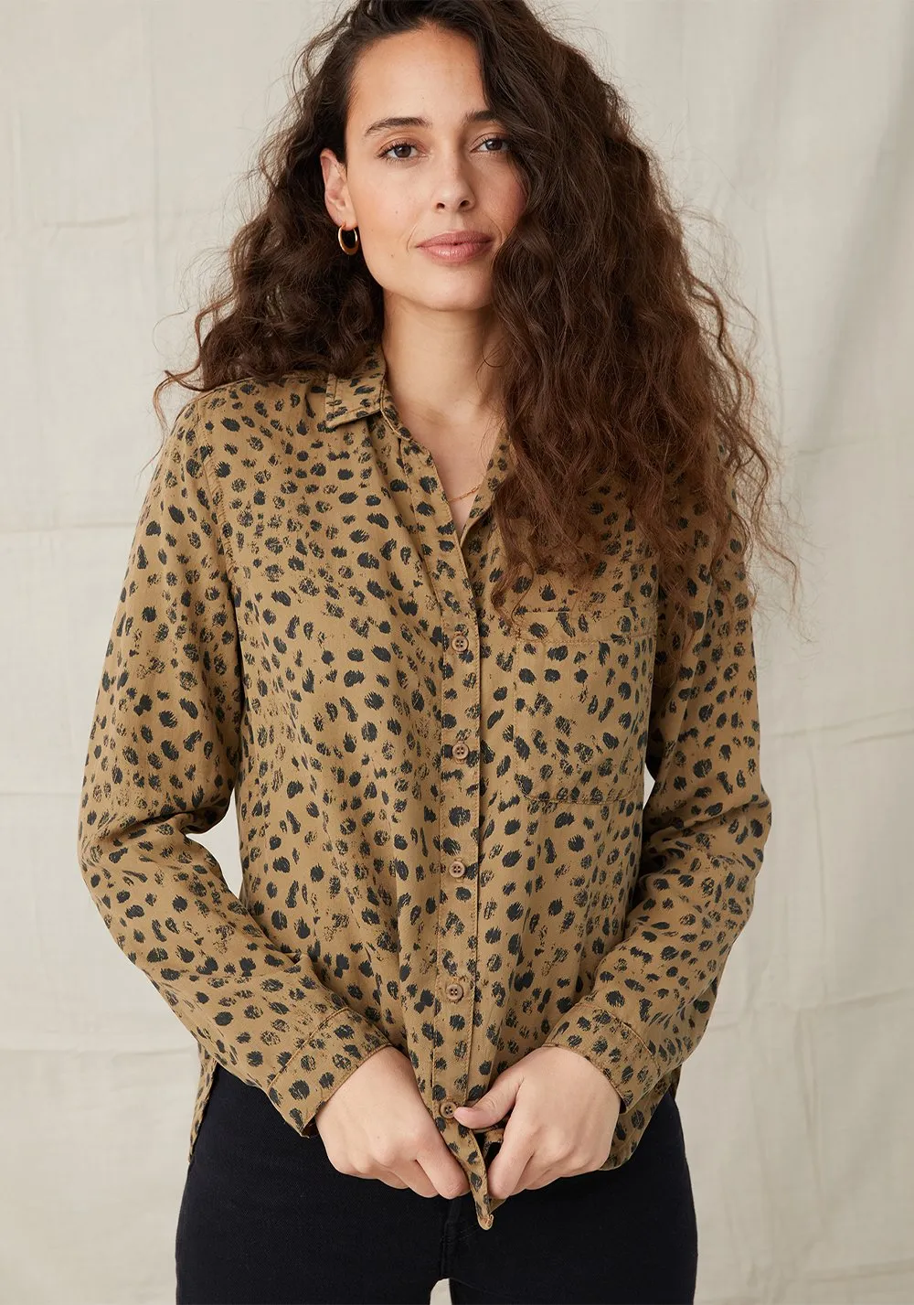 Bella Dahl- Rounded Hem Button Down Vintage Flax Dot