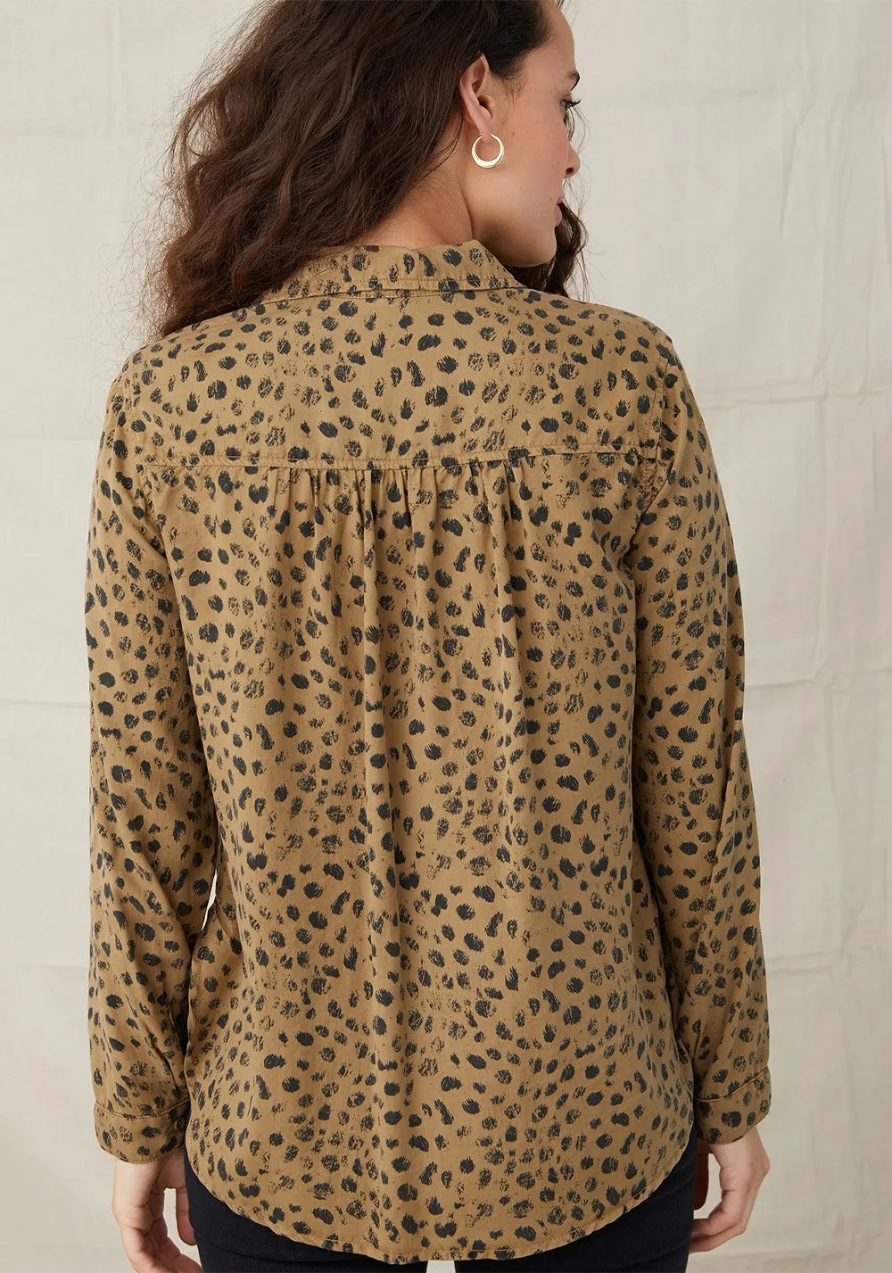 Bella Dahl- Rounded Hem Button Down Vintage Flax Dot