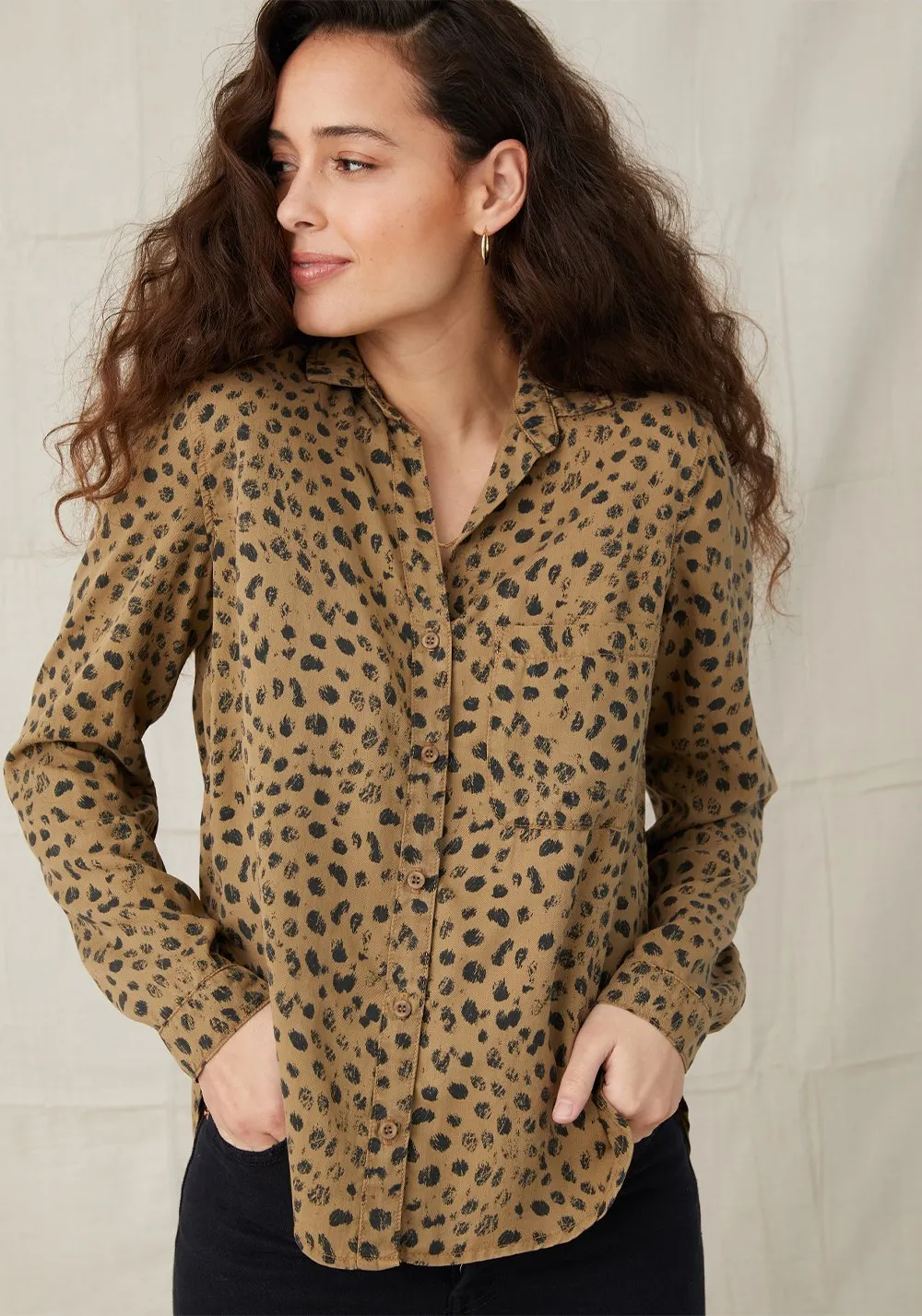 Bella Dahl- Rounded Hem Button Down Vintage Flax Dot