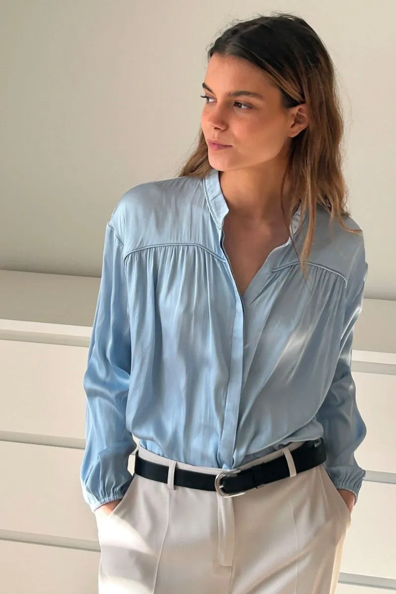 Binnet Satin Blouse | Light Blue | Skjorte fra Neo Noir