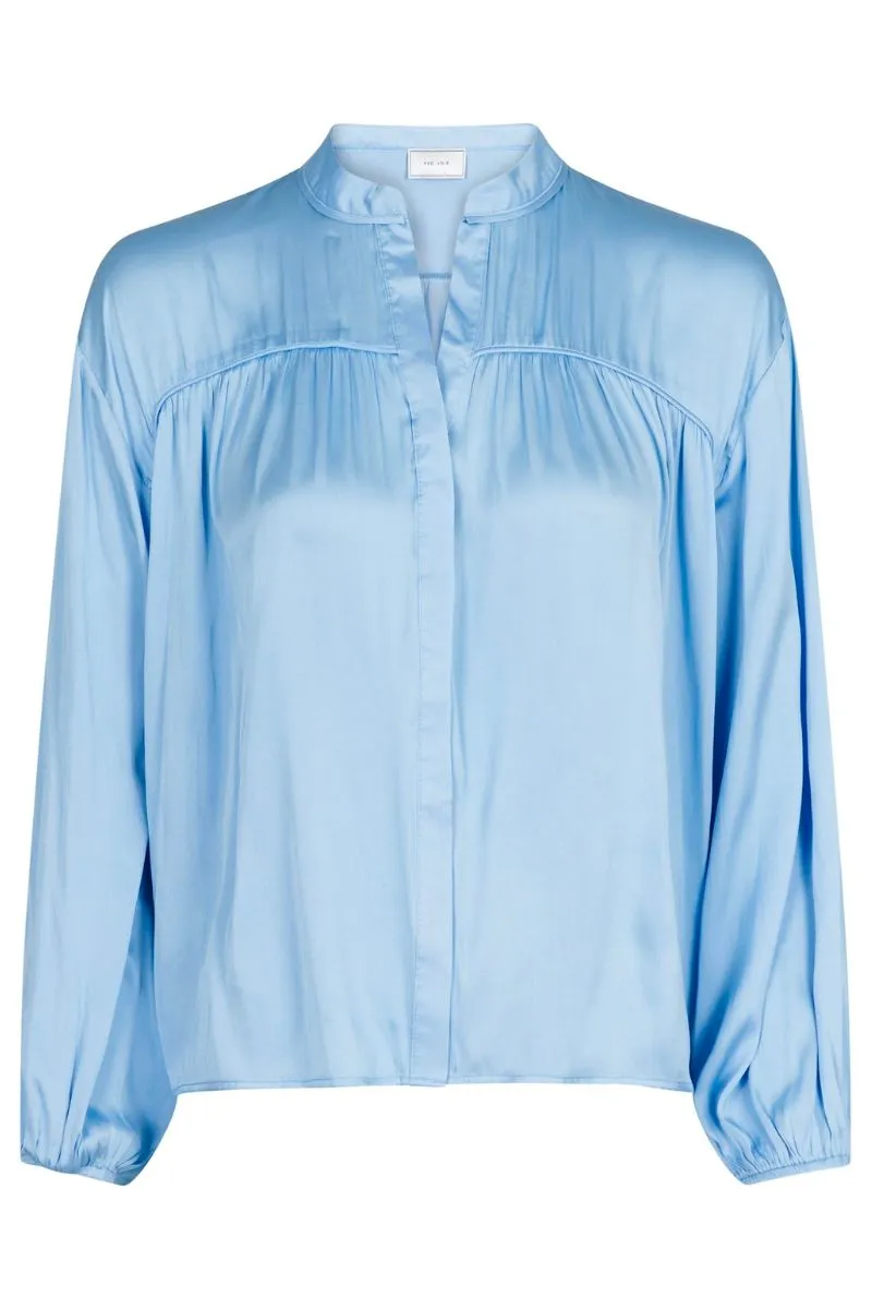 Binnet Satin Blouse | Light Blue | Skjorte fra Neo Noir