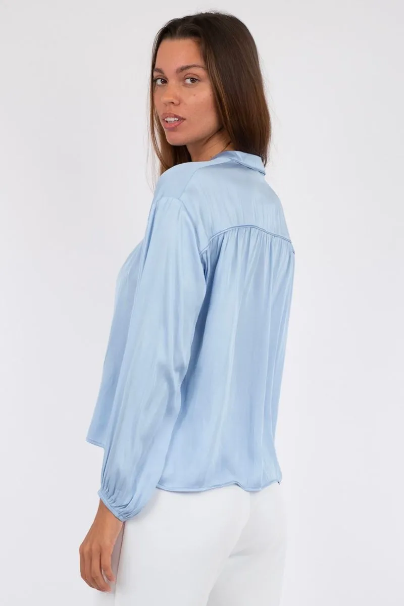 Binnet Satin Blouse | Light Blue | Skjorte fra Neo Noir