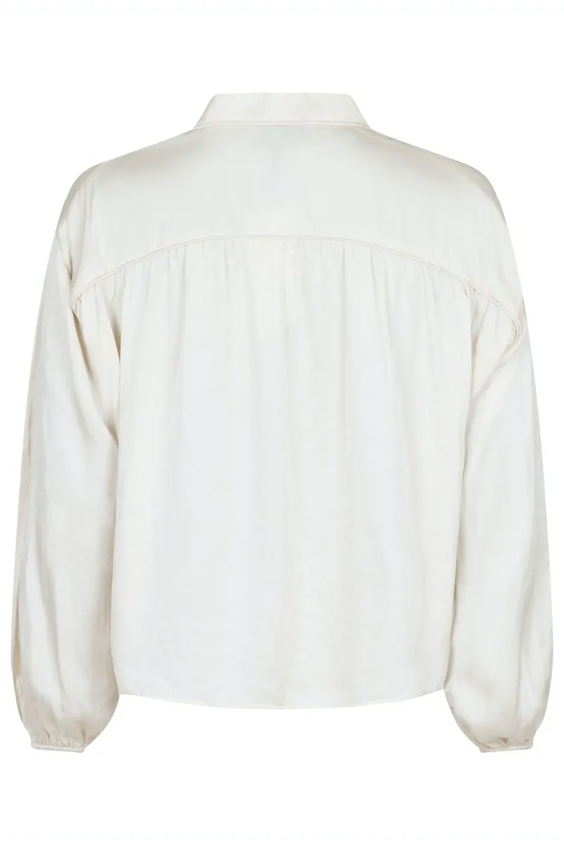 Binnet Satin Blouse | Off White | Skjorte fra Neo Noir