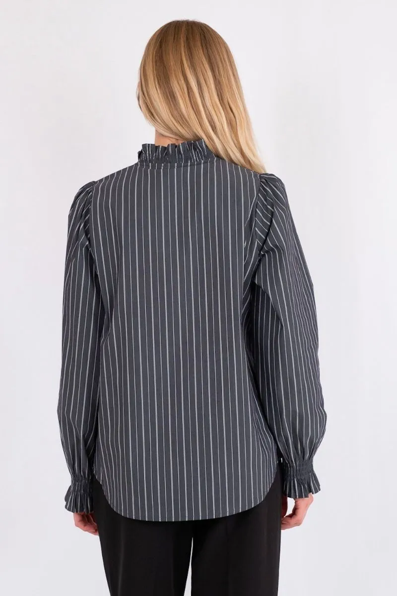 Brianna Double Stripe Blouse | Dark Grey | Bluse fra Neo Noir