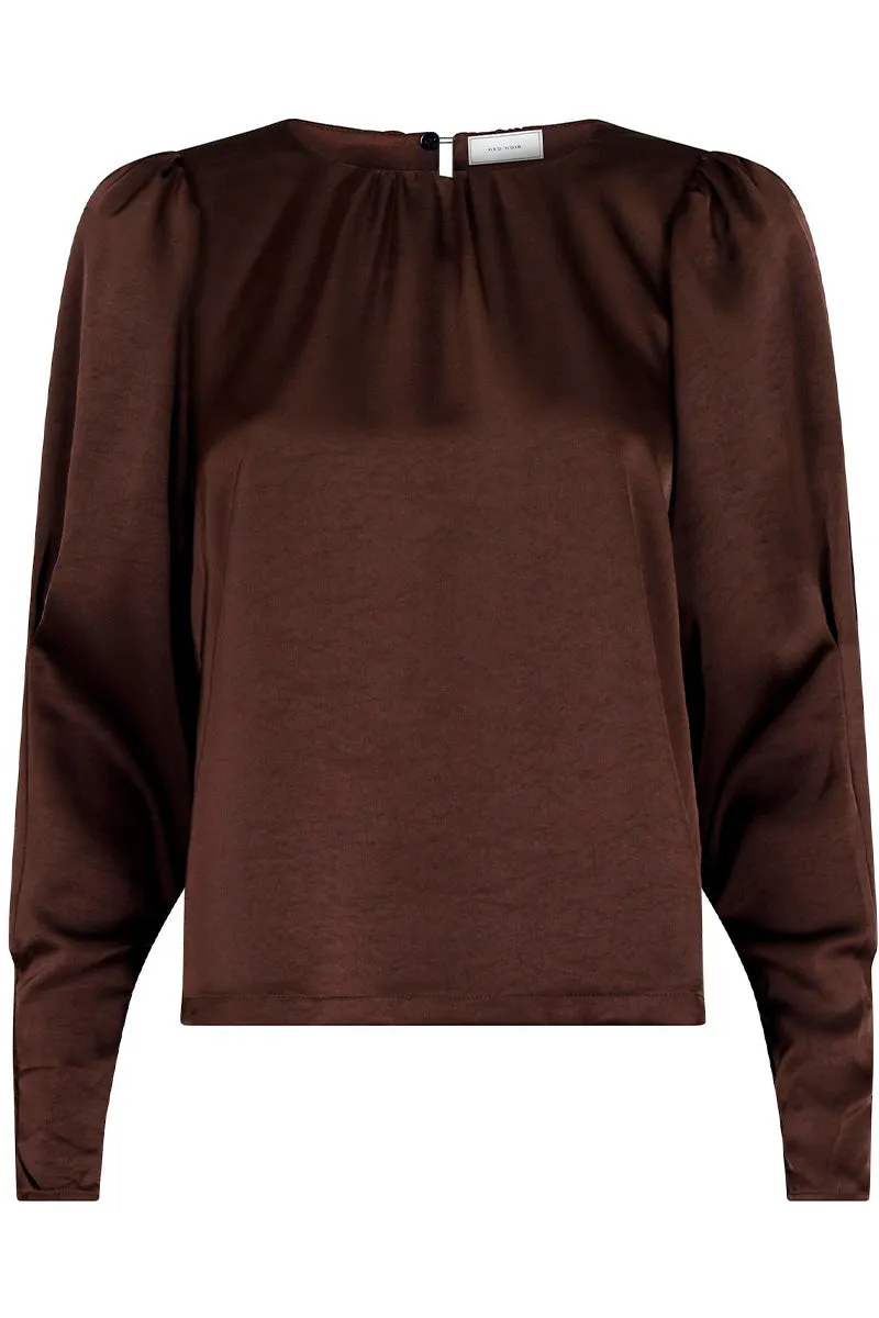 Camma Heavy Sateen Blouse | Dark Brown | Bluse fra Neo Noir