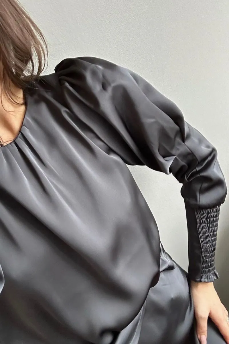 Camma Heavy Sateen Blouse | Steel Grey | Bluse fra Neo Noir