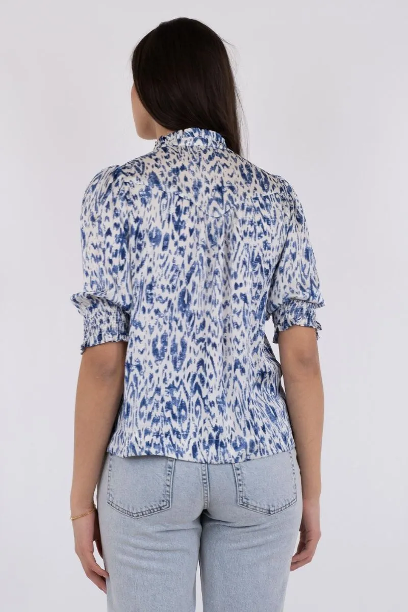 Diana Graphic Blouse | Blue | Bluse fra Neo Noir