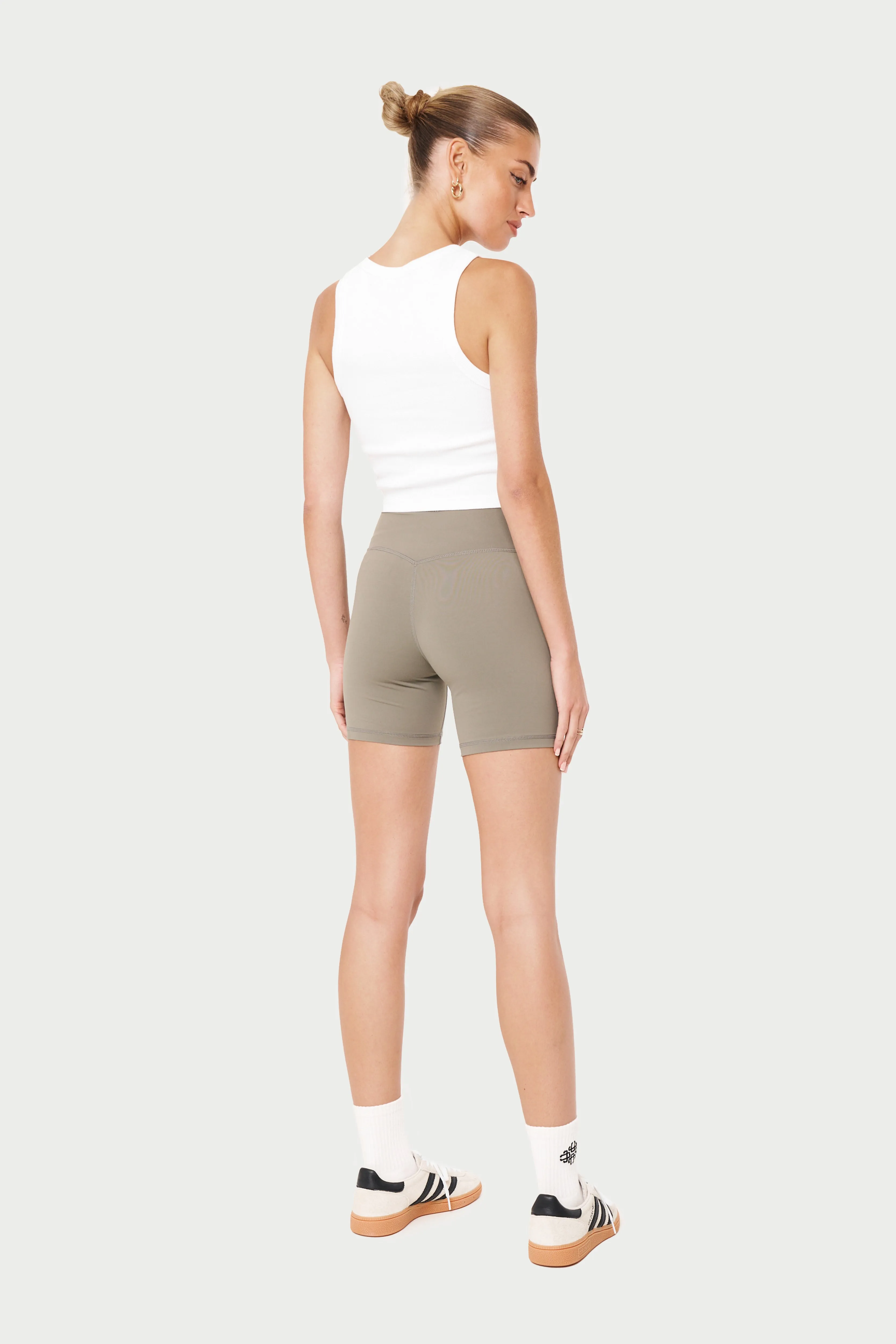 EMBLEM SCULPTING CYCLING SHORTS - KHAKI