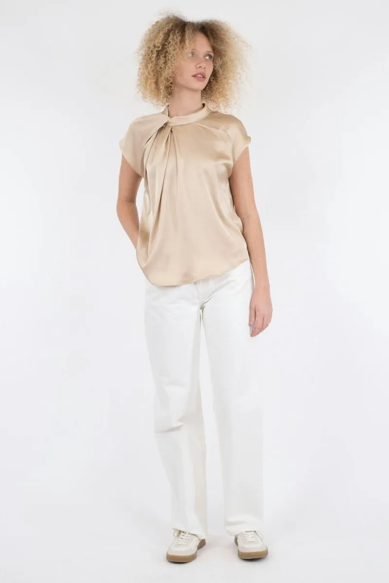 Fleur Drapy Satin Blouse | Dark Sand | Bluse fra Neo Noir