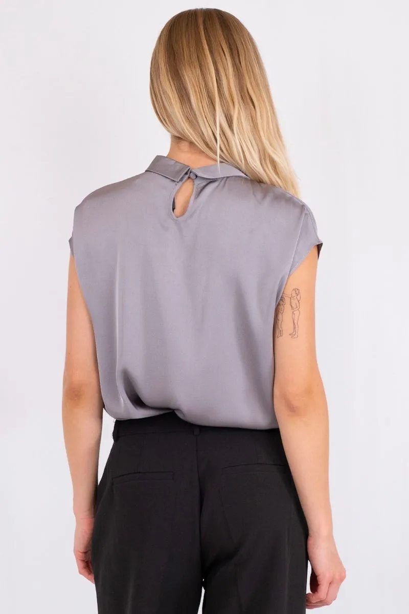 Fleur Drapy Satin Blouse | Grey | Bluse fra Neo Noir