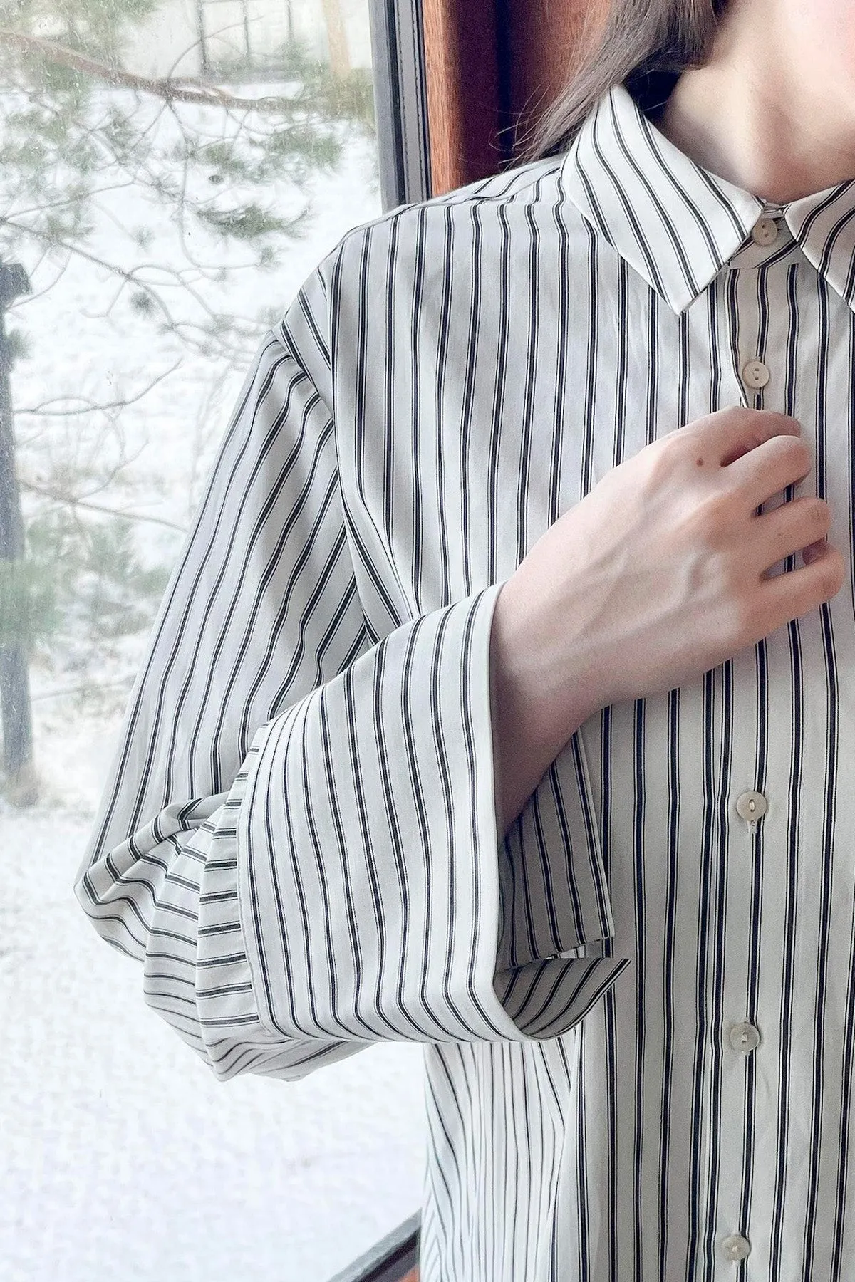 Gili Stripe Shirt | White | Skjorte fra Neo Noir