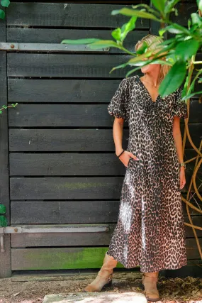 Illana Leo Dress | Leopard | Kjole fra Neo Noir