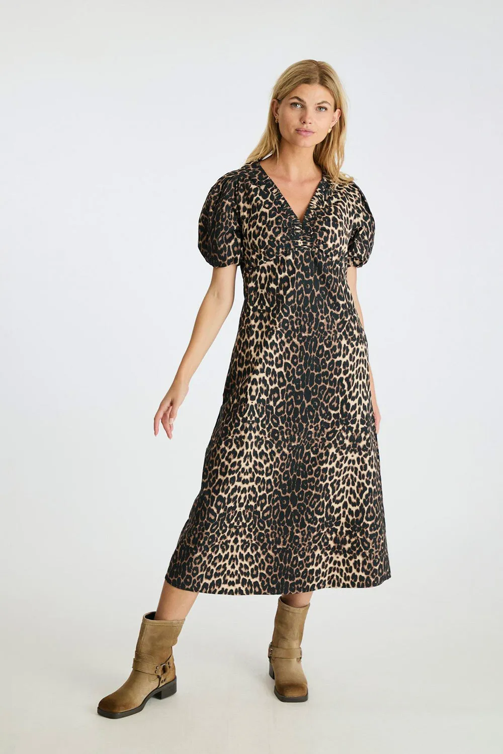 Illana Leo Dress | Leopard | Kjole fra Neo Noir