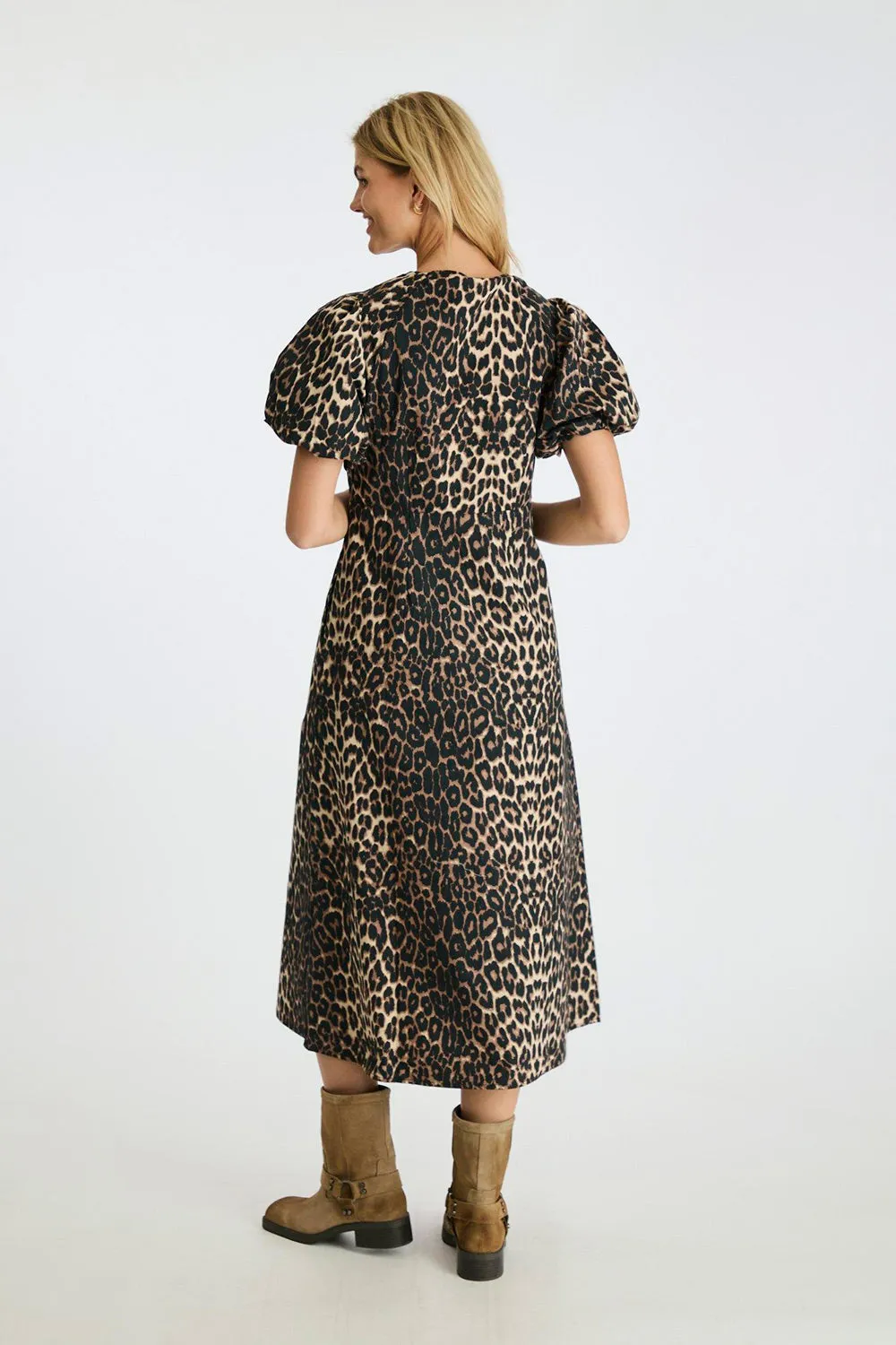 Illana Leo Dress | Leopard | Kjole fra Neo Noir