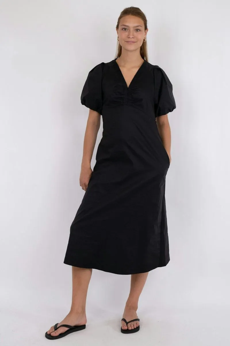 Illana Poplin Dress | Black | Kjole fra Neo Noir