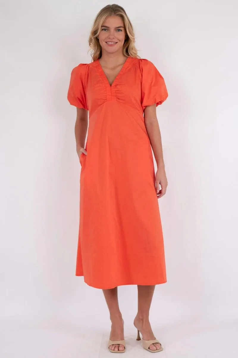 Illana Poplin Dress | Coral | Kjole fra Neo Noir