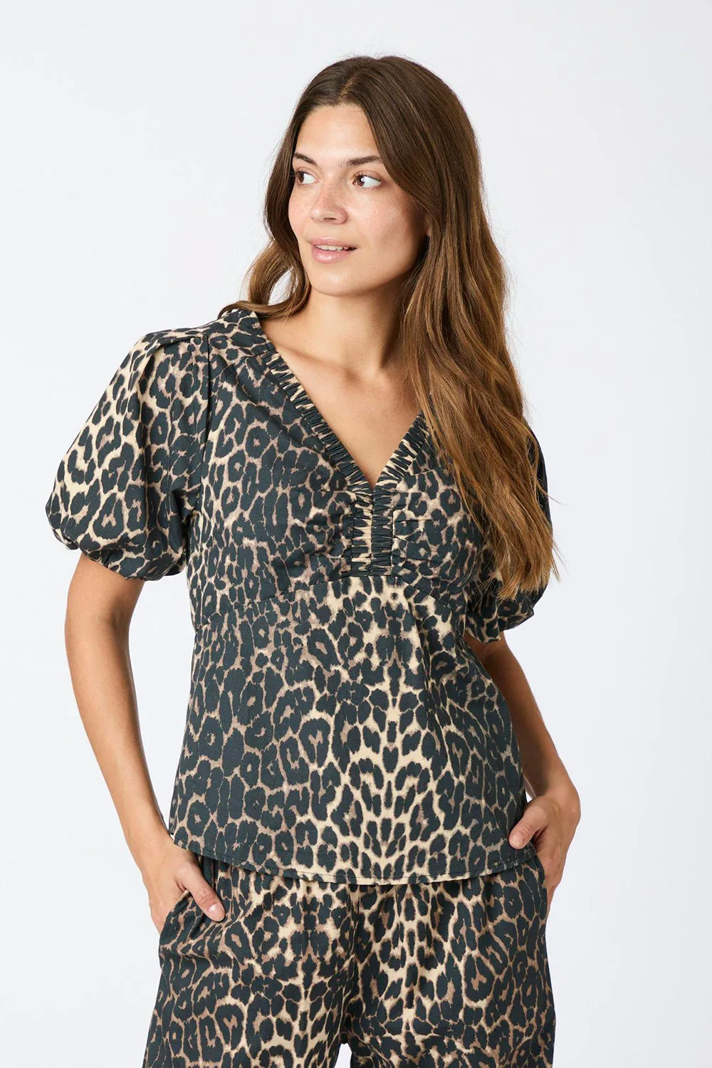 Irina Leo Blouse | Leopard | Bluse fra Neo Noir