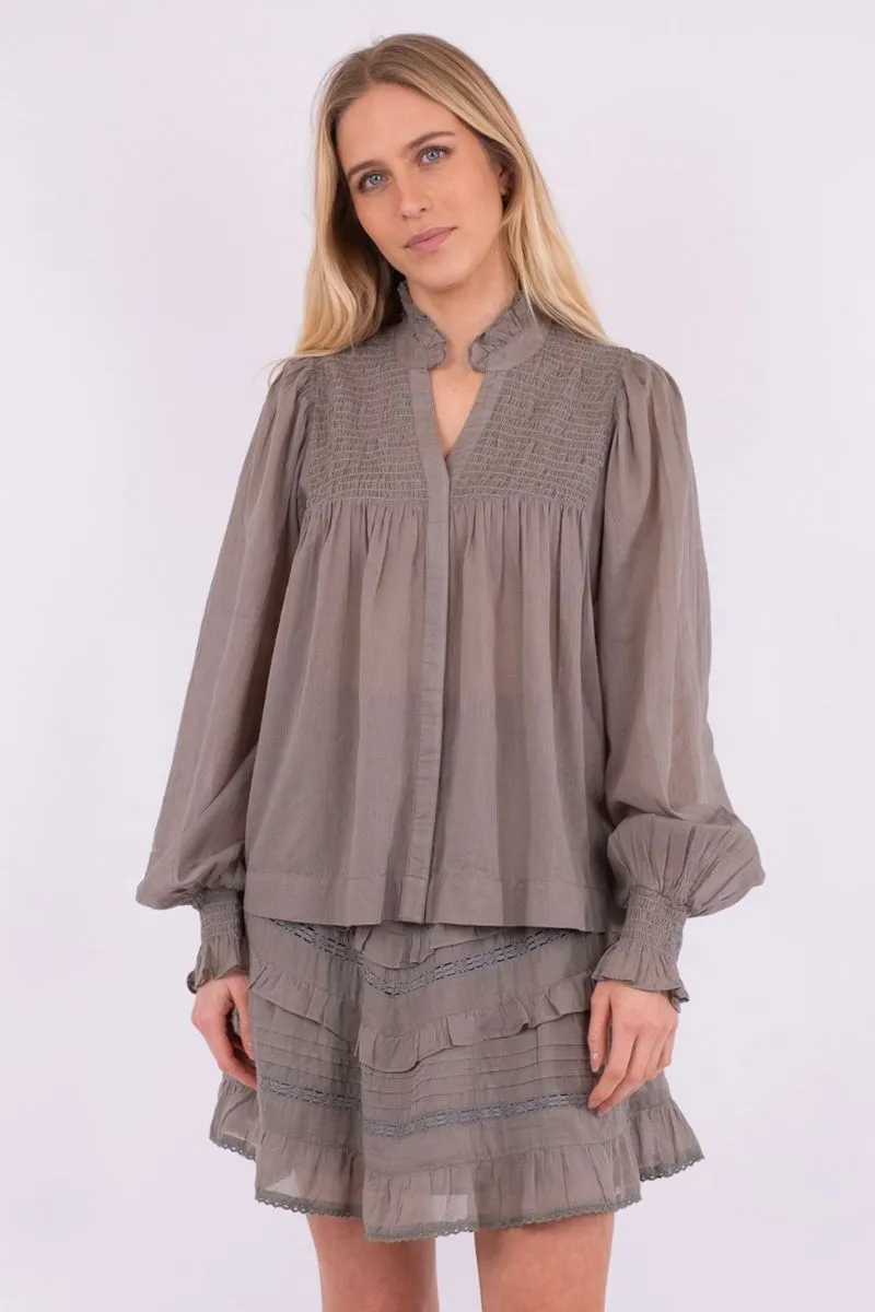 Jill S Voile Blouse | Smoke Green | Bluse fra Neo Noir