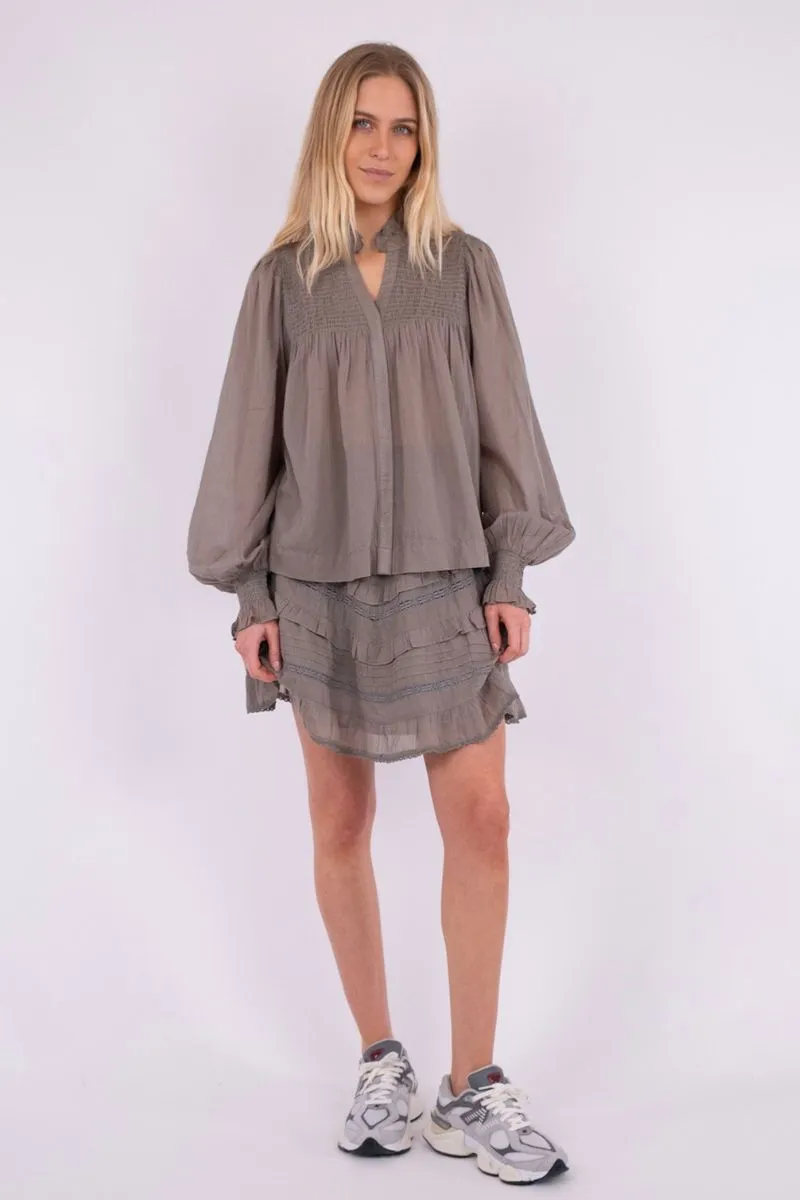 Jill S Voile Blouse | Smoke Green | Bluse fra Neo Noir