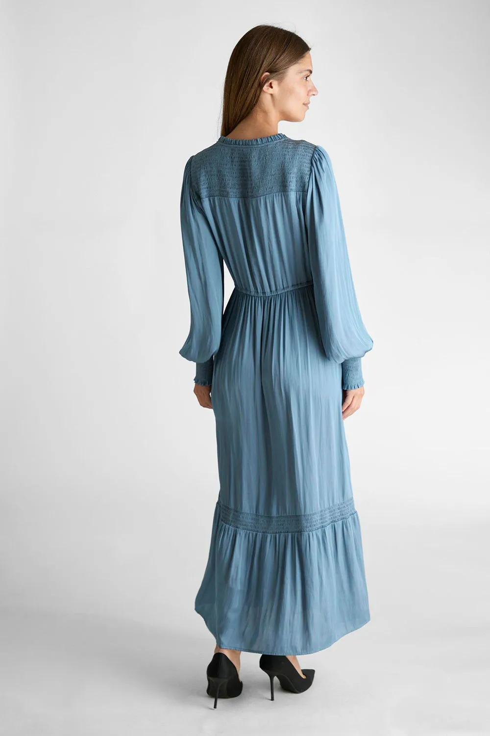 Jools Satin Dress | Blue | Kjole fra Neo Noir