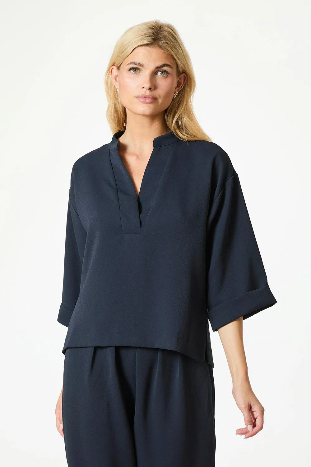 Luma Crepe Blouse | Navy | Bluse fra Neo Noir