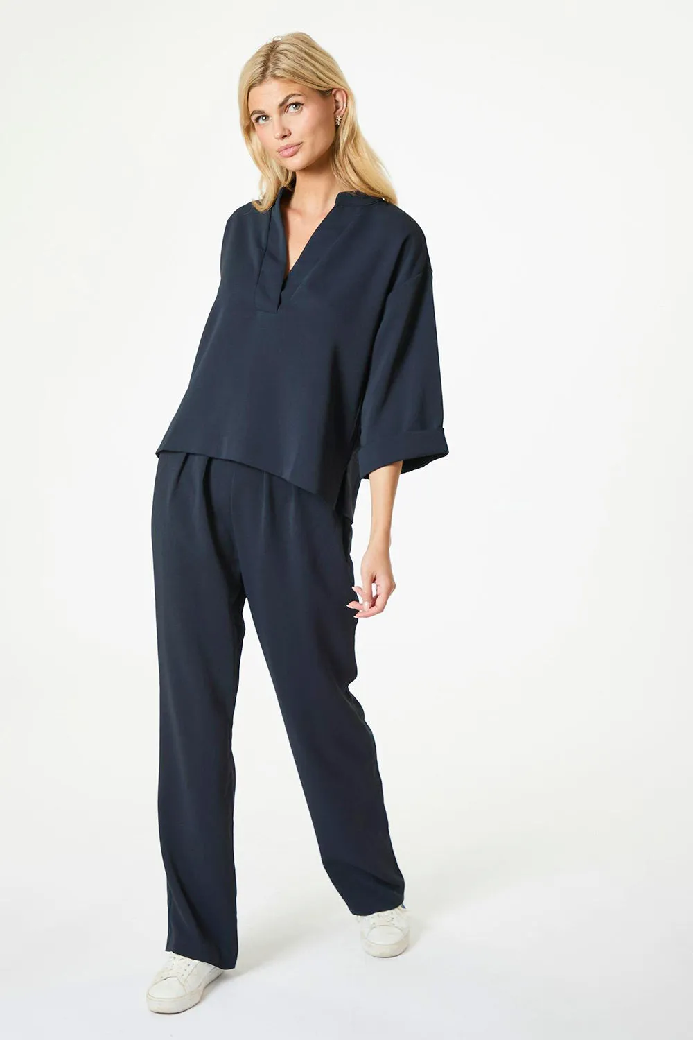 Luma Crepe Blouse | Navy | Bluse fra Neo Noir