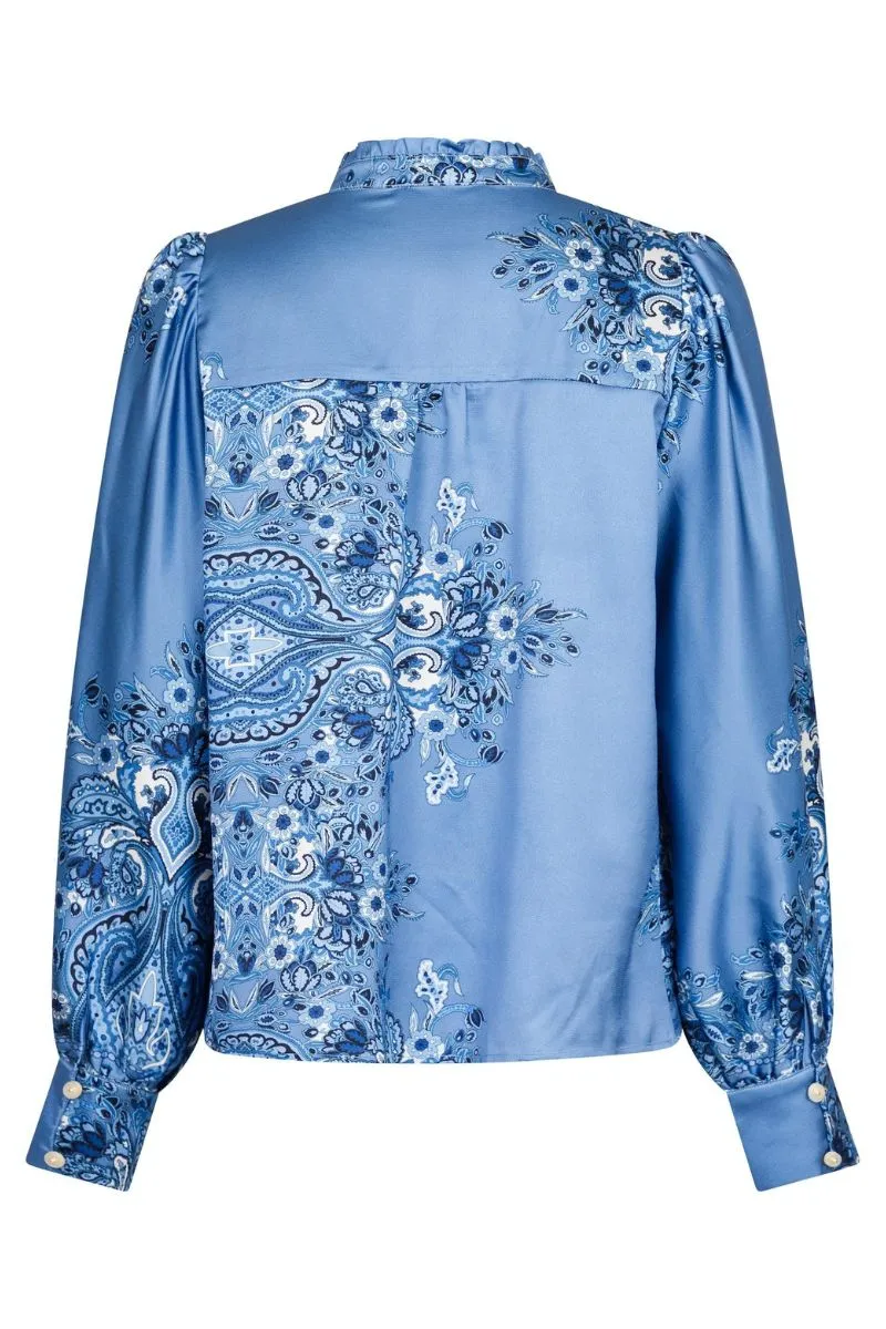 Massima Paisley Border Blouse | Dusty Blue | Bluse fra Neo Noir