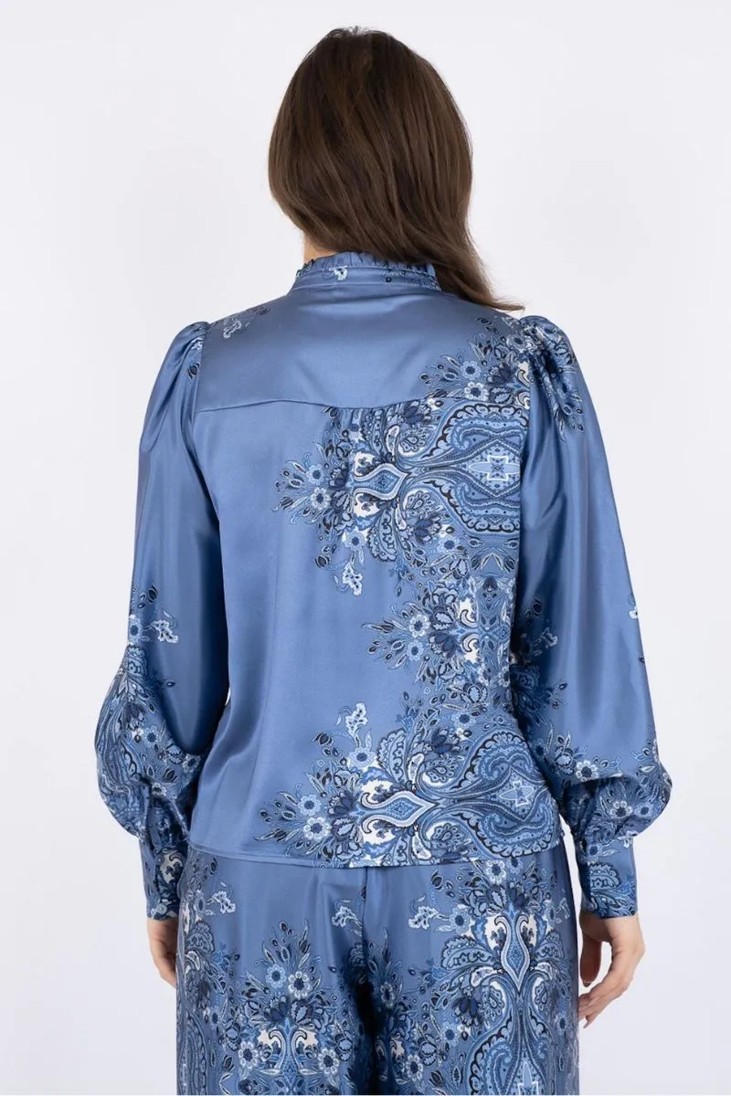 Massima Paisley Border Blouse | Dusty Blue | Bluse fra Neo Noir