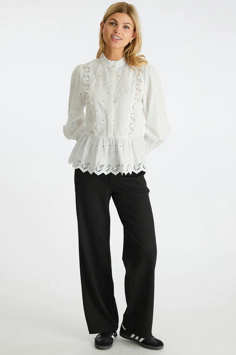 Maviana Emb Blouse | White | Bluse fra Neo Noir