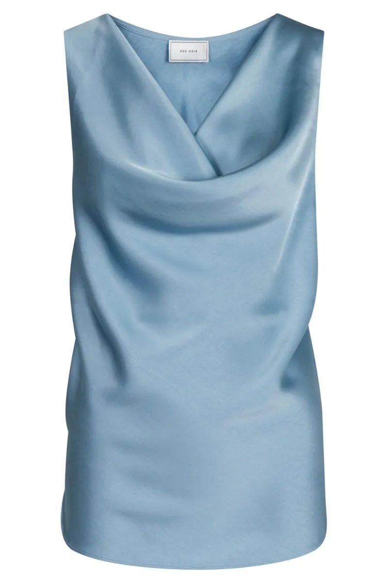 Merle Heavy Sateen Top | Dove Blue | Top fra Neo Noir